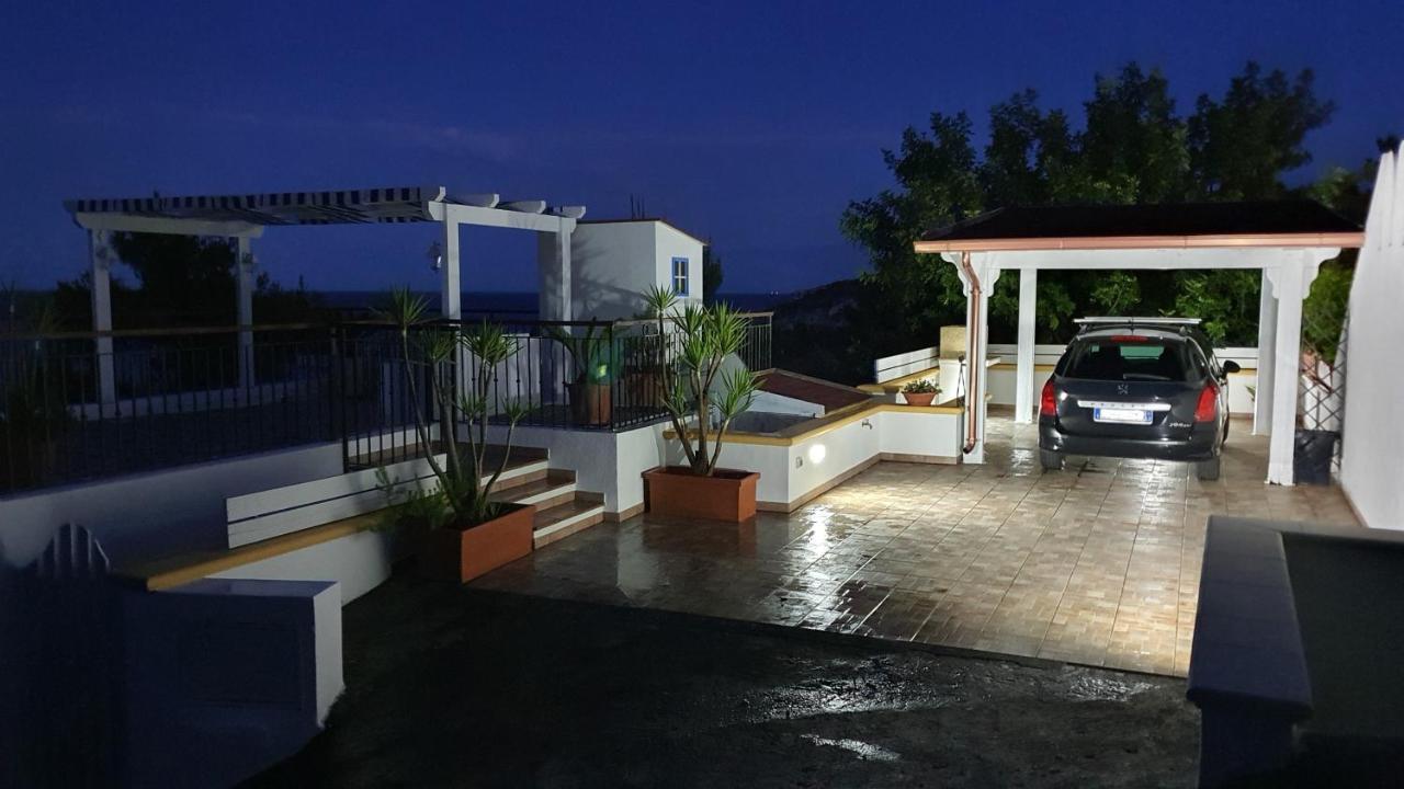 Casa Vacanze "Il Carrubo" Gagliano del Capo Exterior photo
