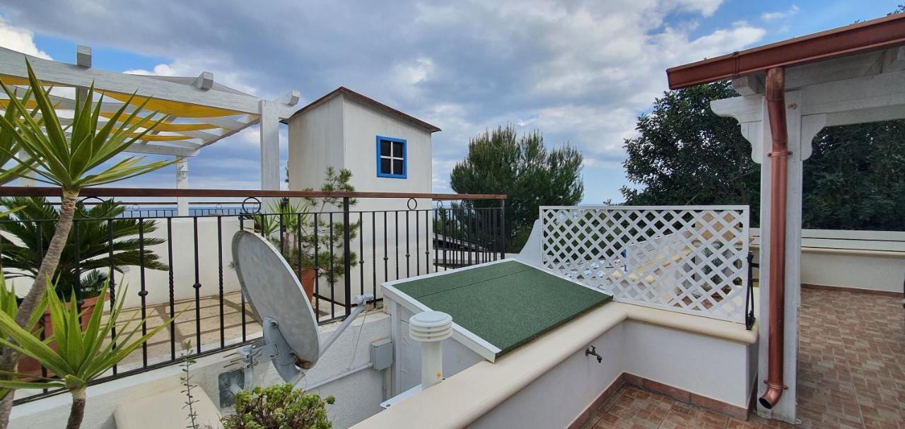Casa Vacanze "Il Carrubo" Gagliano del Capo Exterior photo