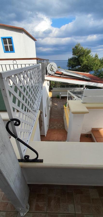Casa Vacanze "Il Carrubo" Gagliano del Capo Exterior photo