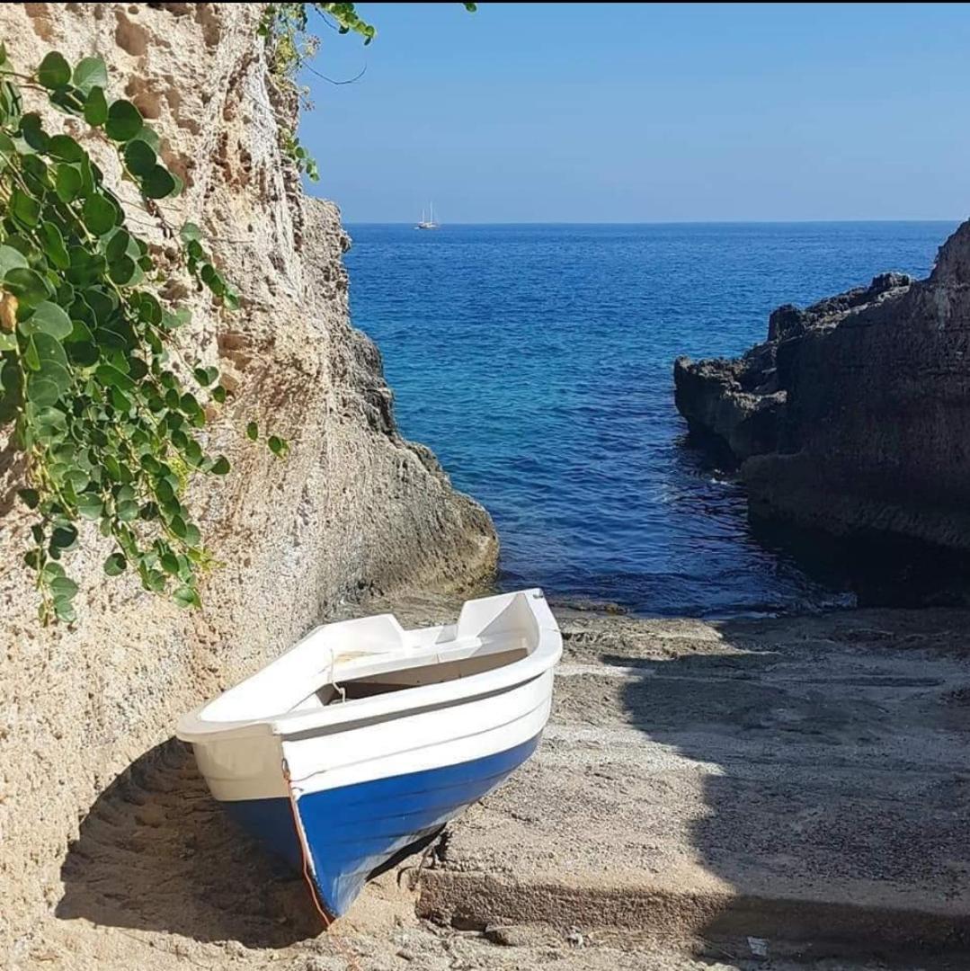 Casa Vacanze "Il Carrubo" Gagliano del Capo Exterior photo