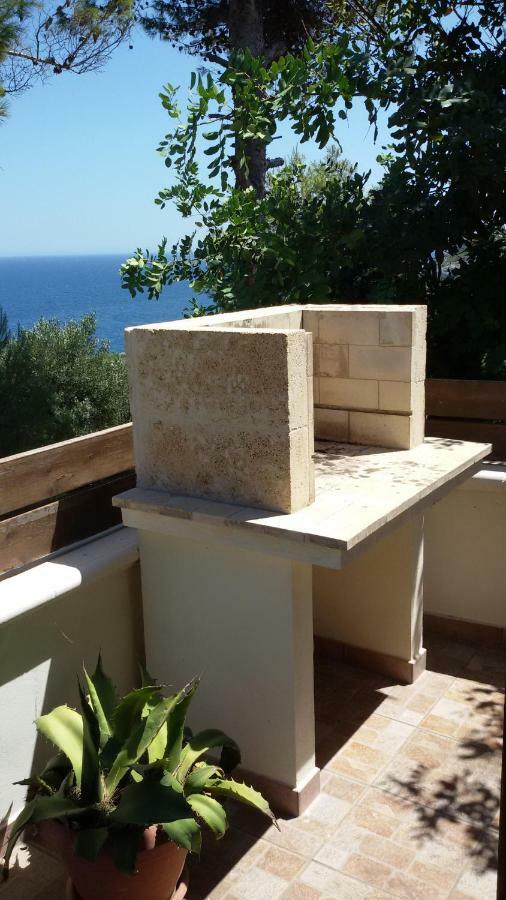 Casa Vacanze "Il Carrubo" Gagliano del Capo Exterior photo